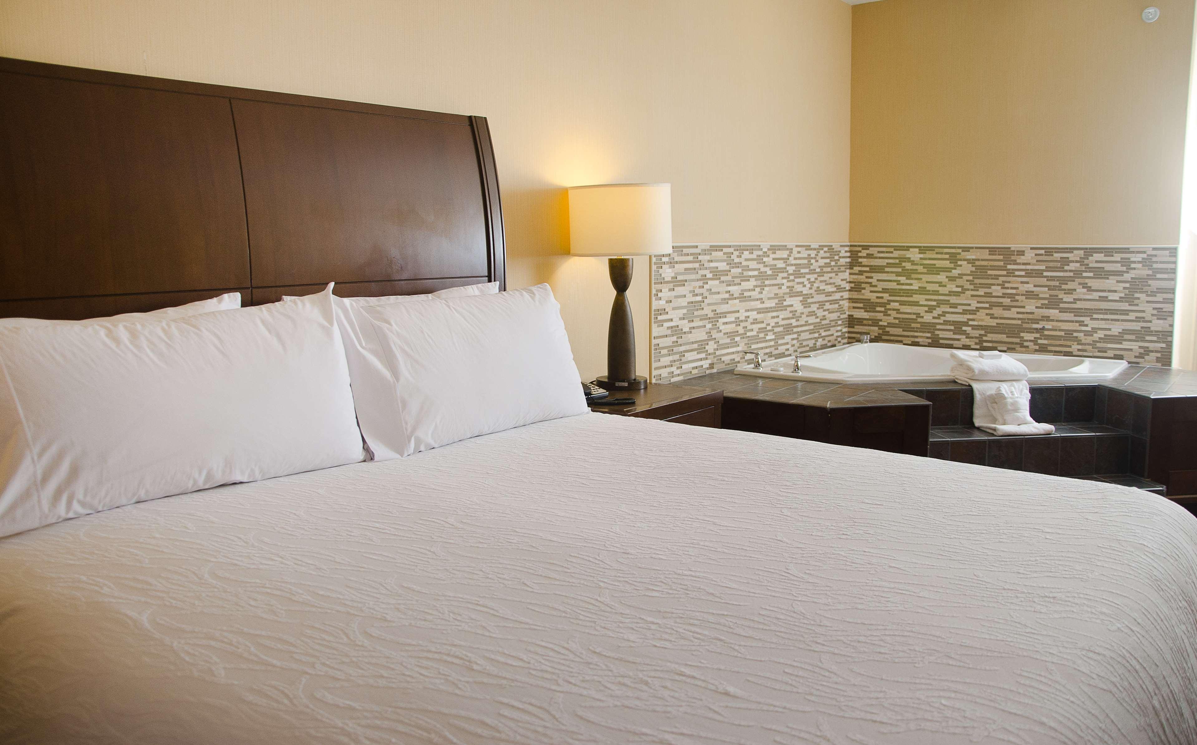 Hilton Garden Inn Watertown Exterior photo